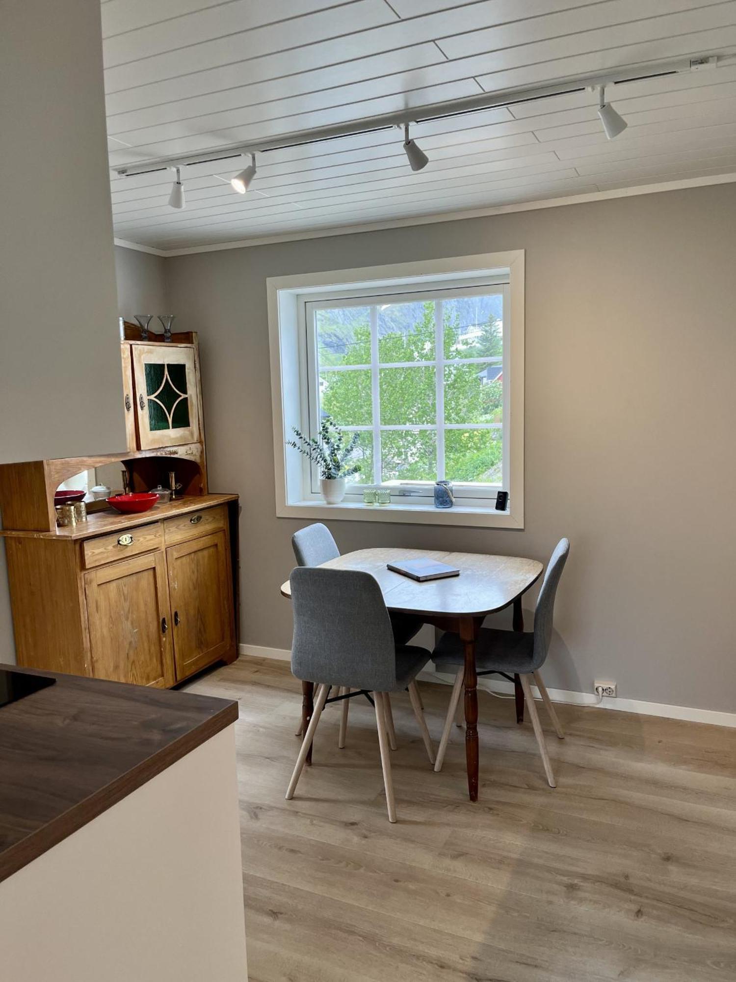 Koselig Nyrestaurert Hus Med Flott Utsikt! Villa Reine Kültér fotó